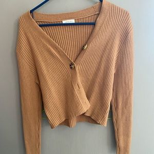 Cropped camel sweater